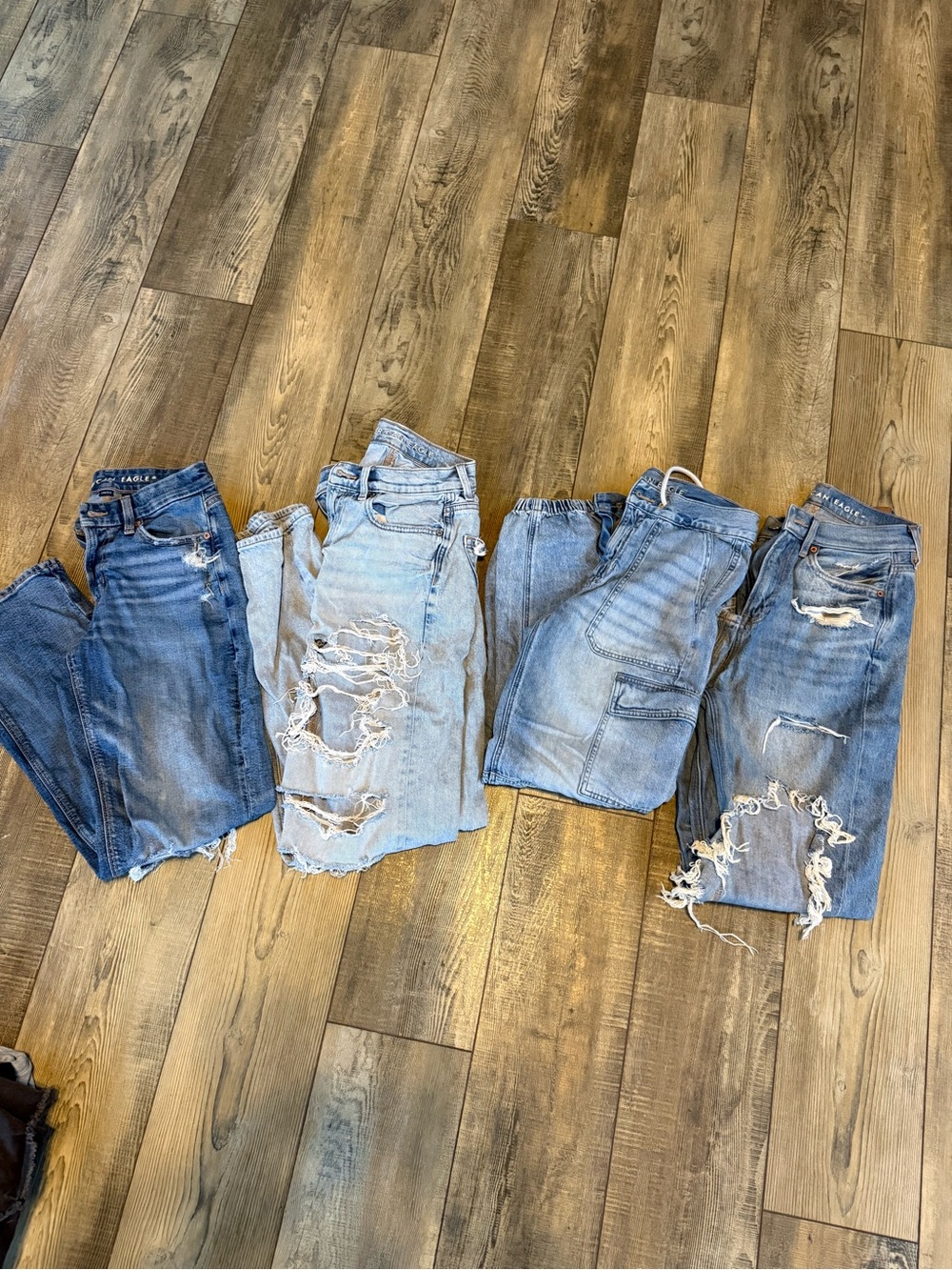 American Eagle set of 4 women’s Distressed Denim Jeans